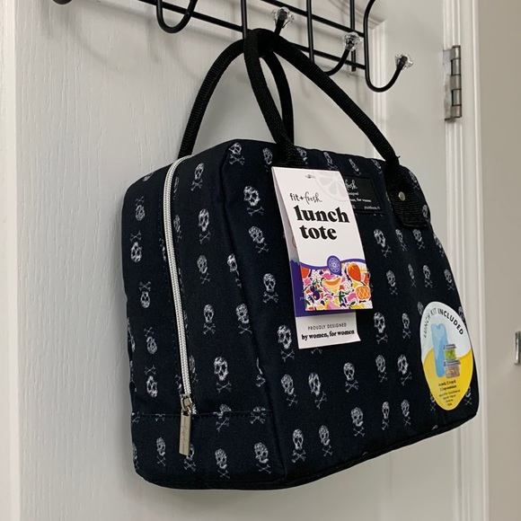 Fit and Fresh Skull Lunch Bag with FREE Containers and Cooler! - Picture 4 of 16